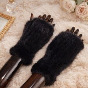 Elegant Black Genuine Mink Fur Gloves